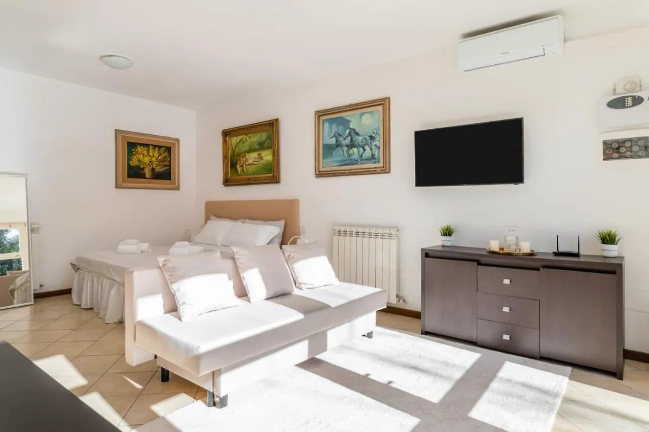 { White Garden } -Comfort, Parking & Wi-Fi- Lucca