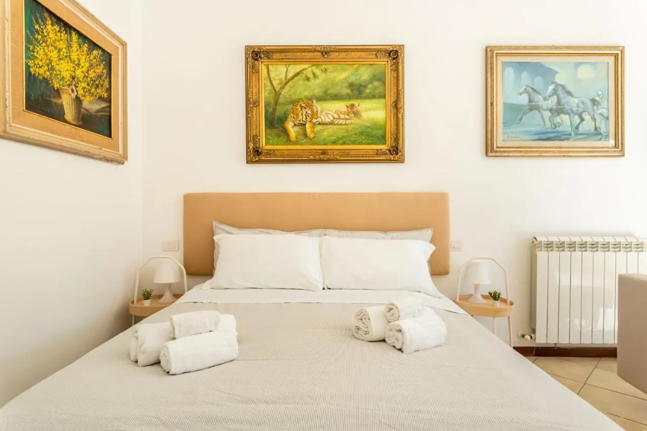 { White Garden } -Comfort, Parking & Wi-Fi- Lucca 0*,  Italy